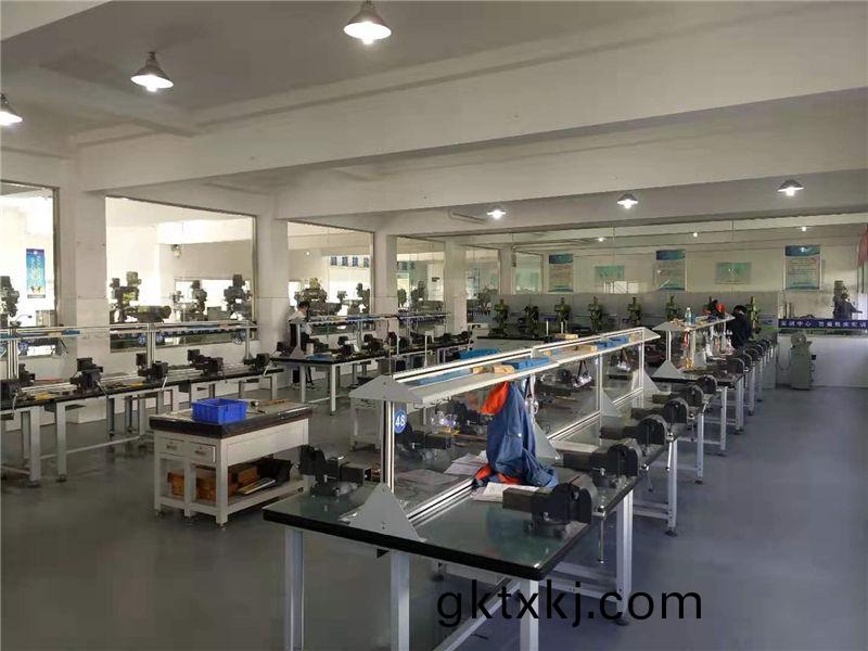 現代鉗(qian)工實(shi)訓(xun)室