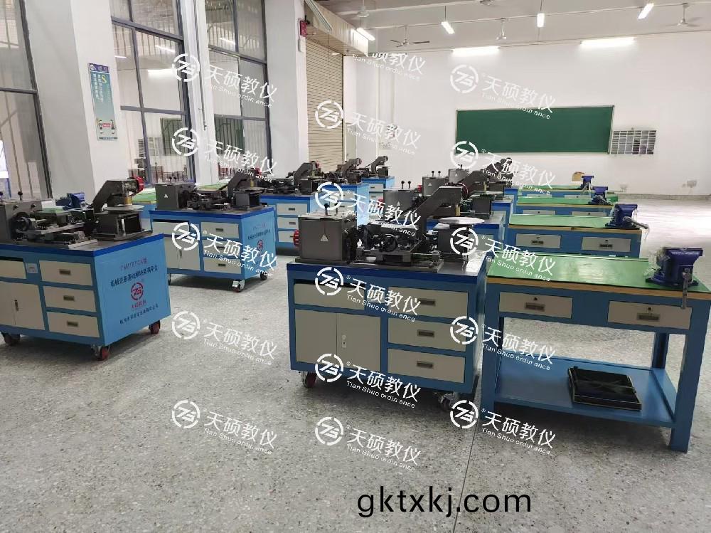 裝配鉗(qian)工實(shi)訓(xun)室(shi)